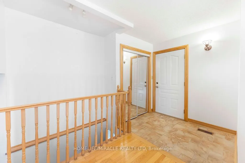 2033 Simcoe Street N