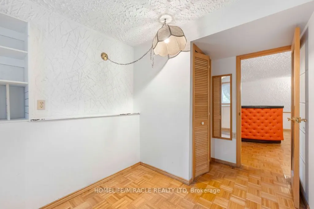 2033 Simcoe Street N