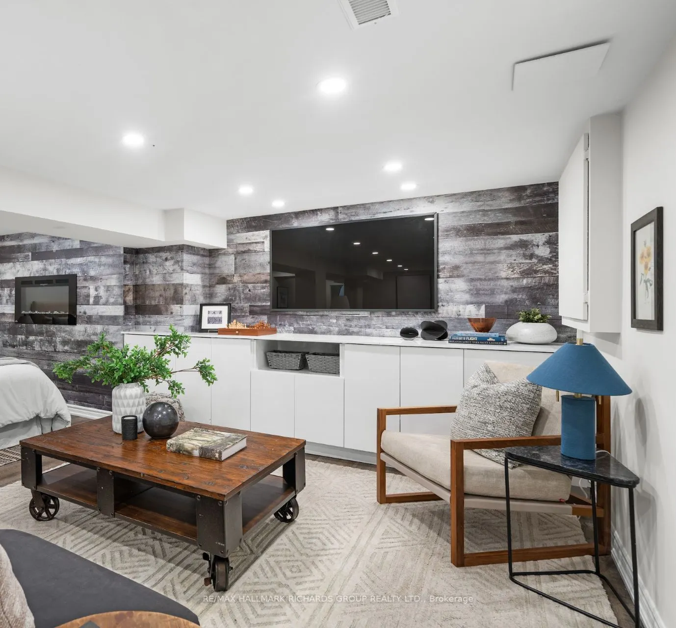 3 Phenix Drive