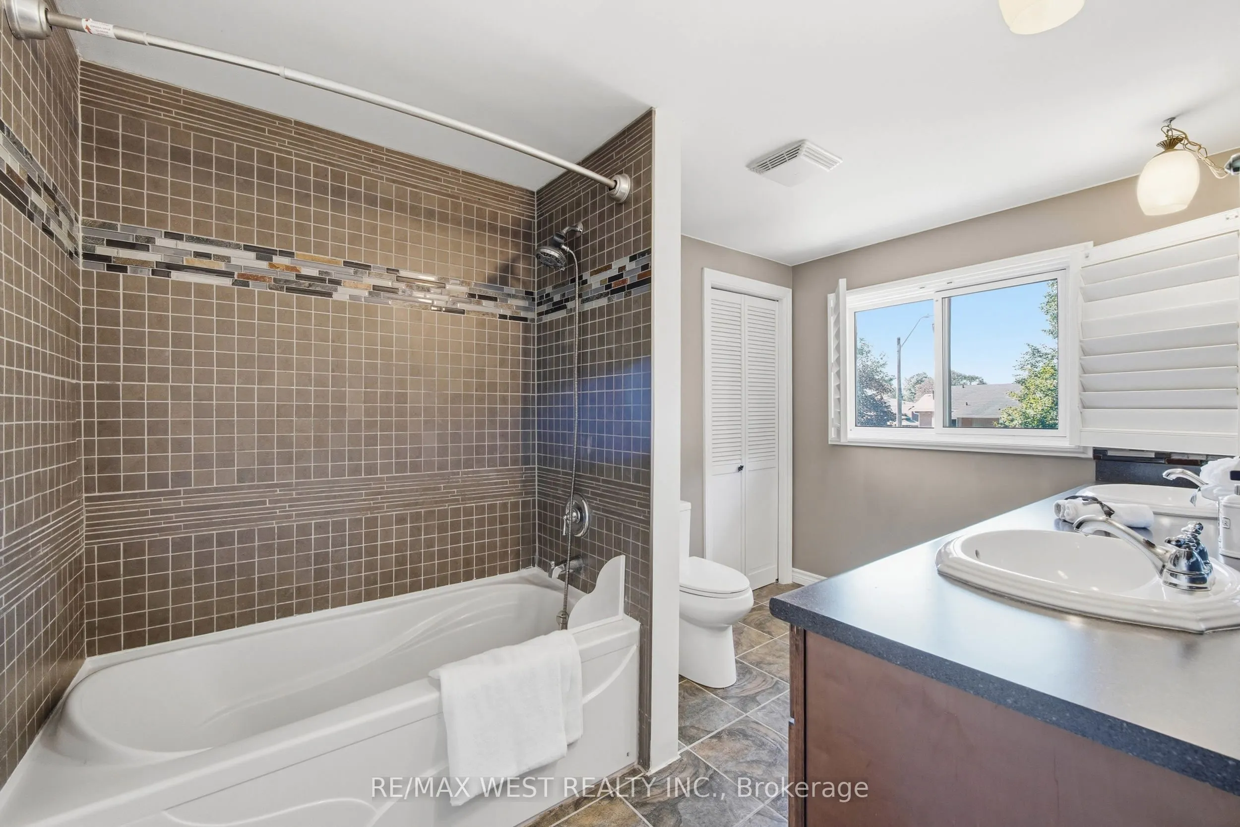 441 Paddington Crescent