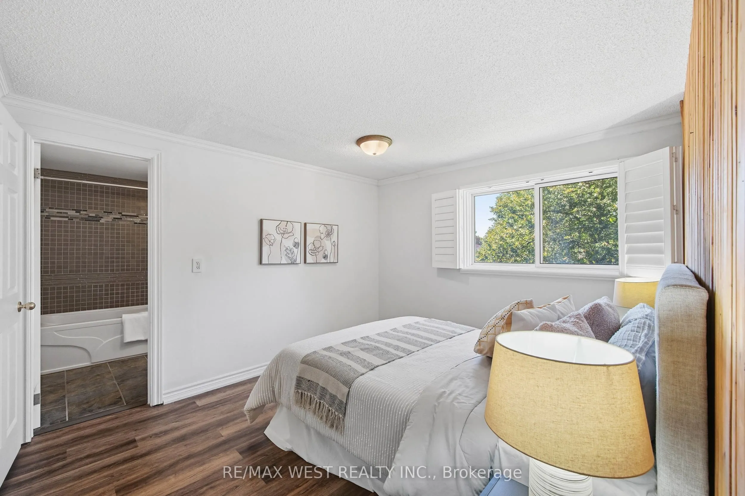 441 Paddington Crescent
