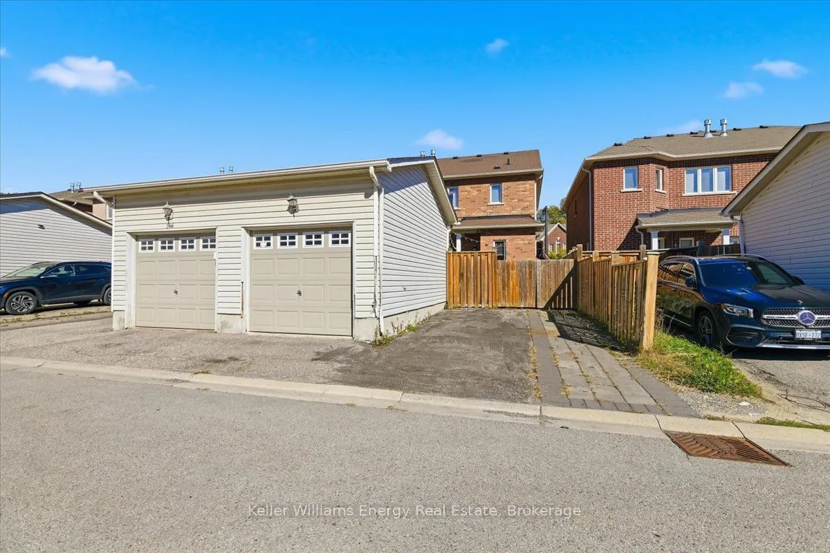 2464 Earl Grey Avenue