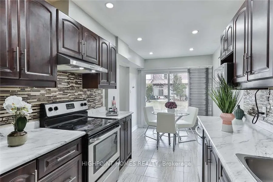 50 Verne Crescent #49