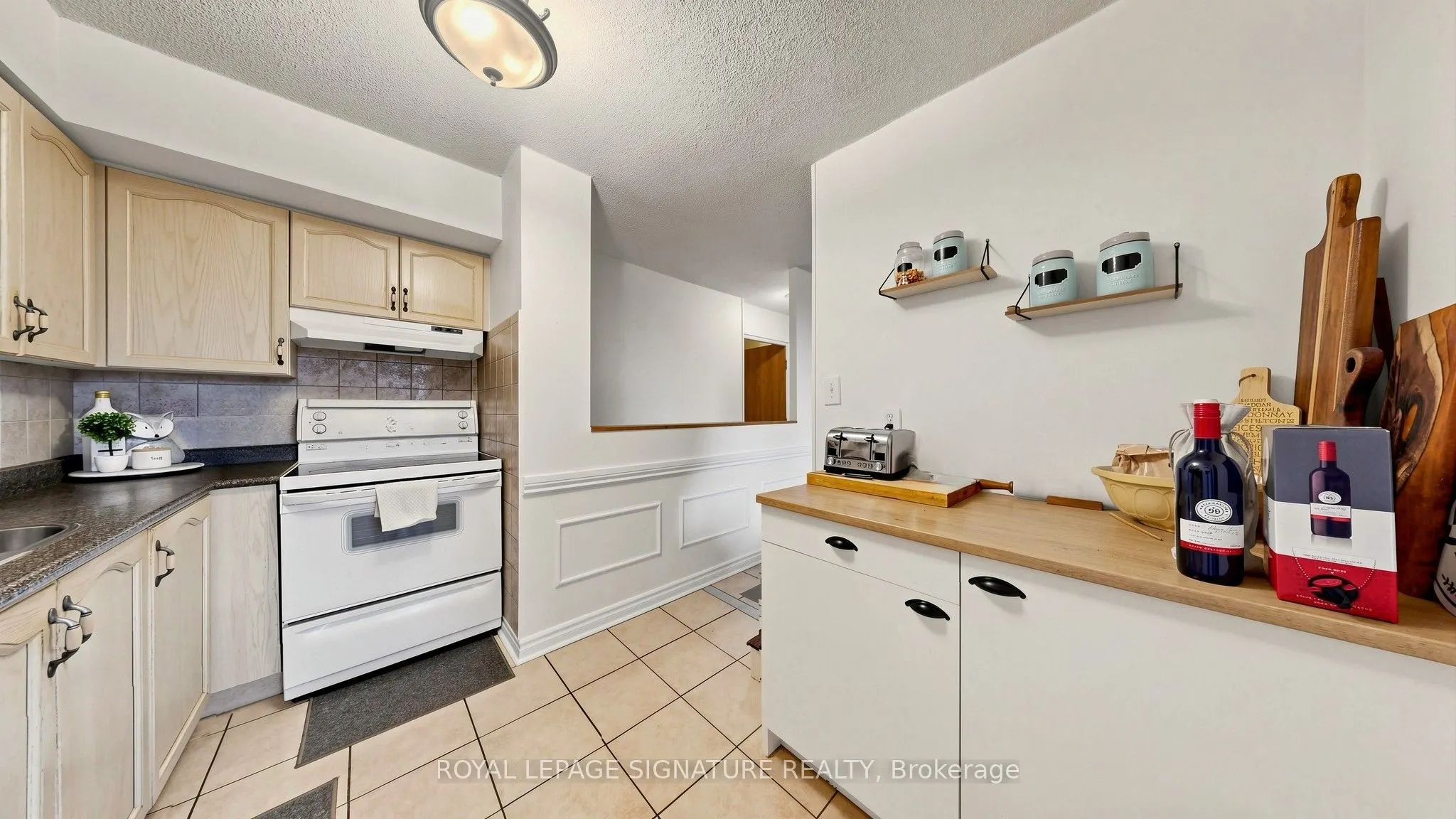 454 Centre Street S #402