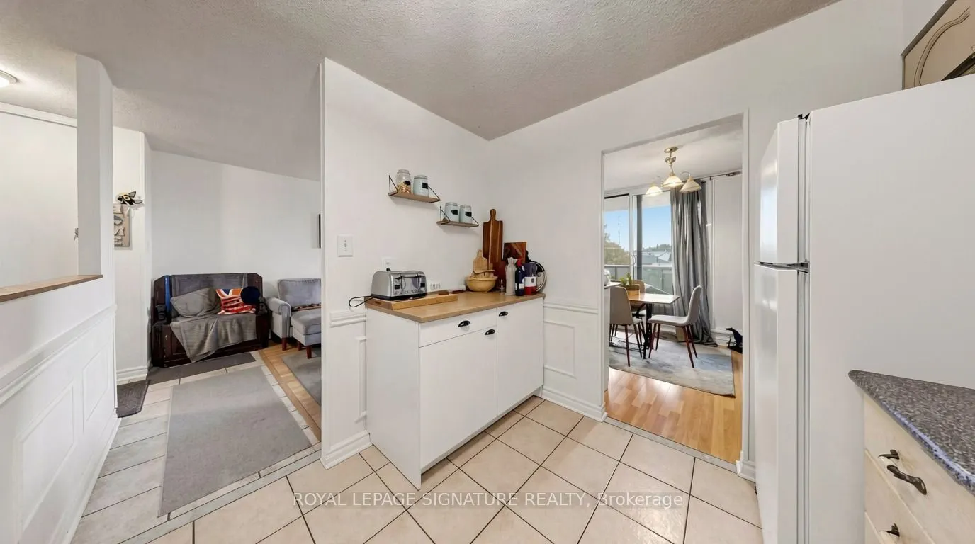 454 Centre Street S #402