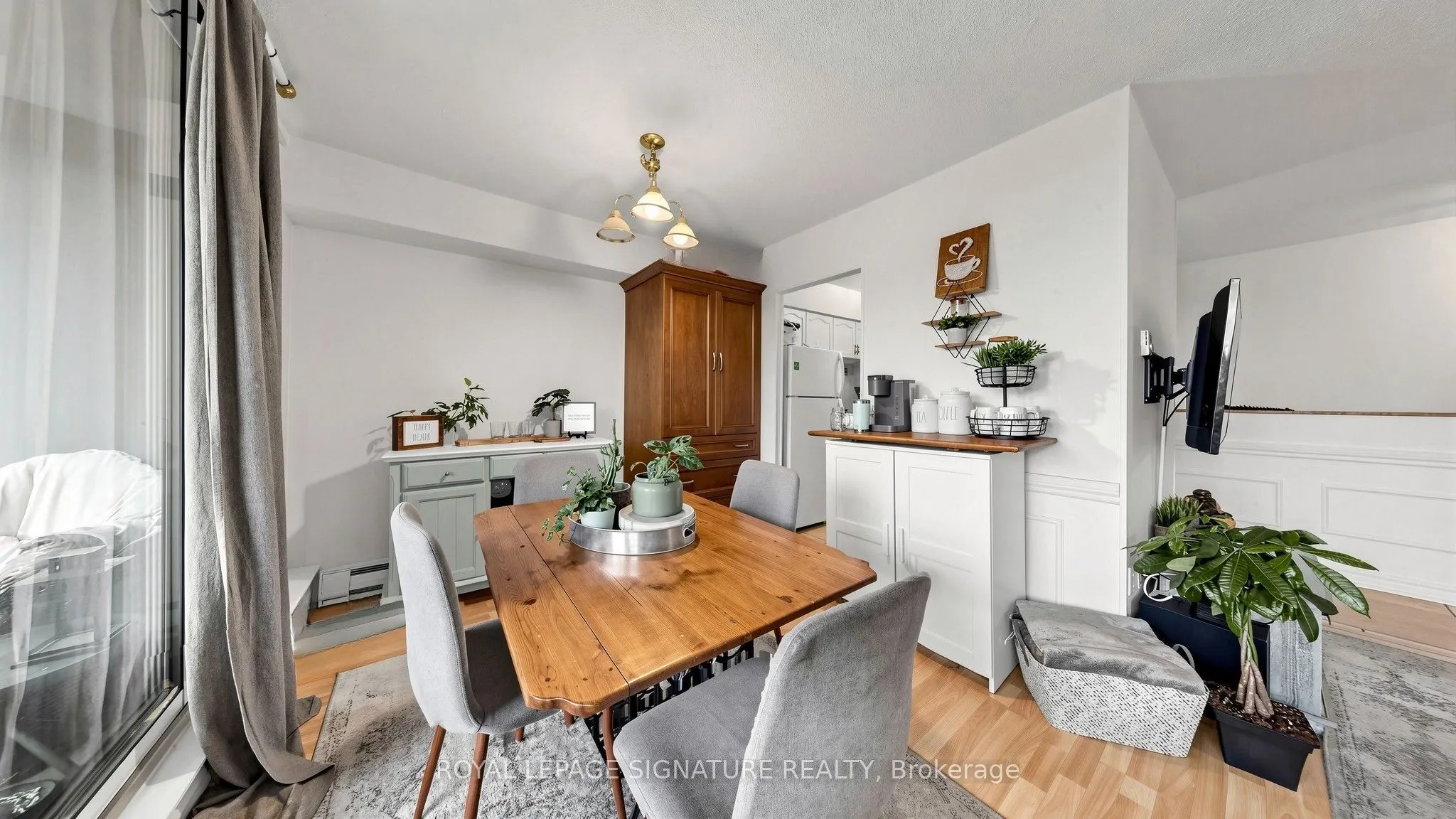 454 Centre Street S #402