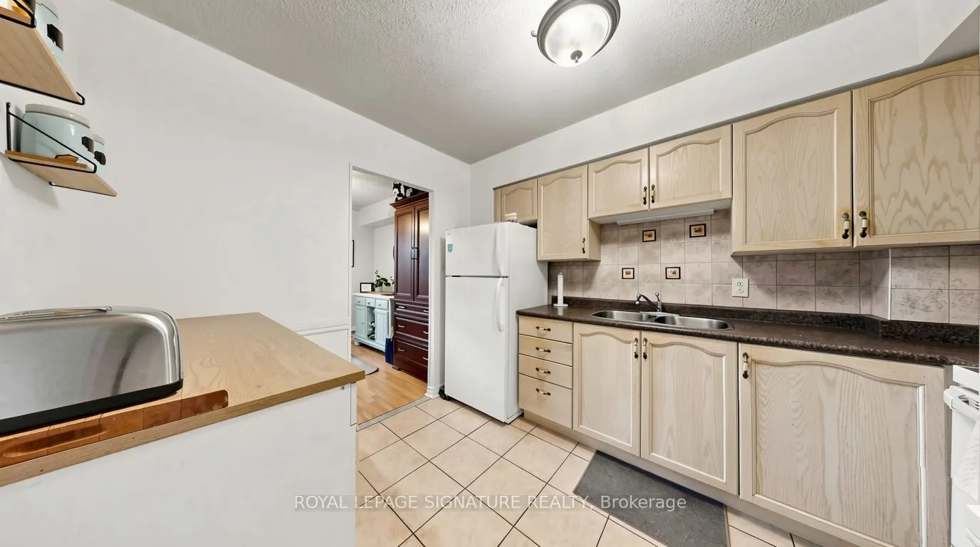 454 Centre Street S #402