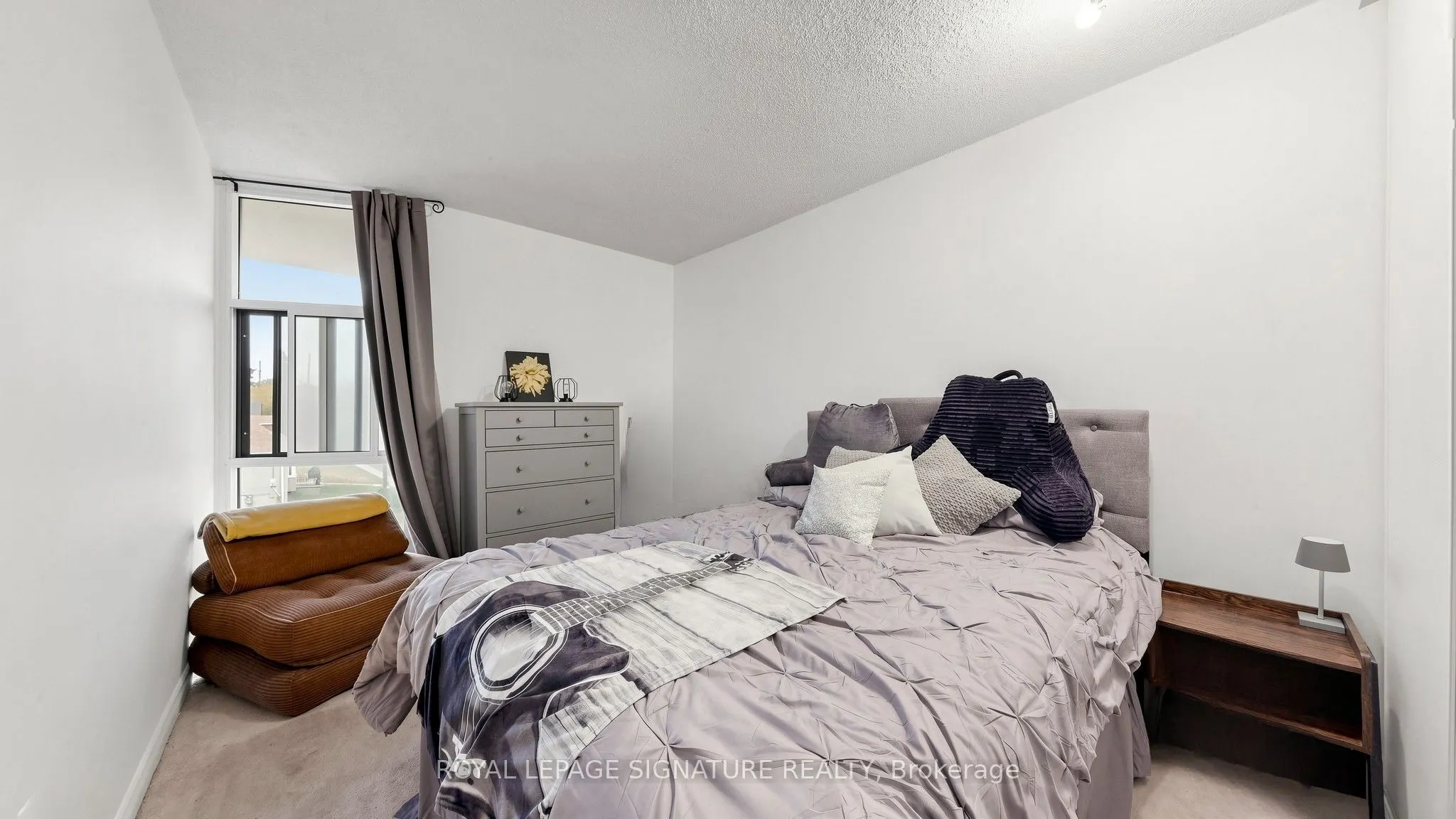 454 Centre Street S #402