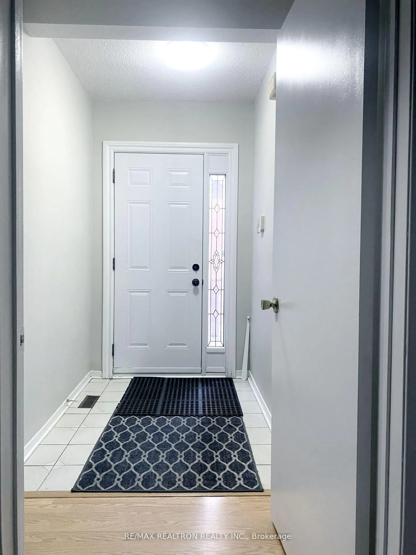 208 Roxanne Crescent #Lower