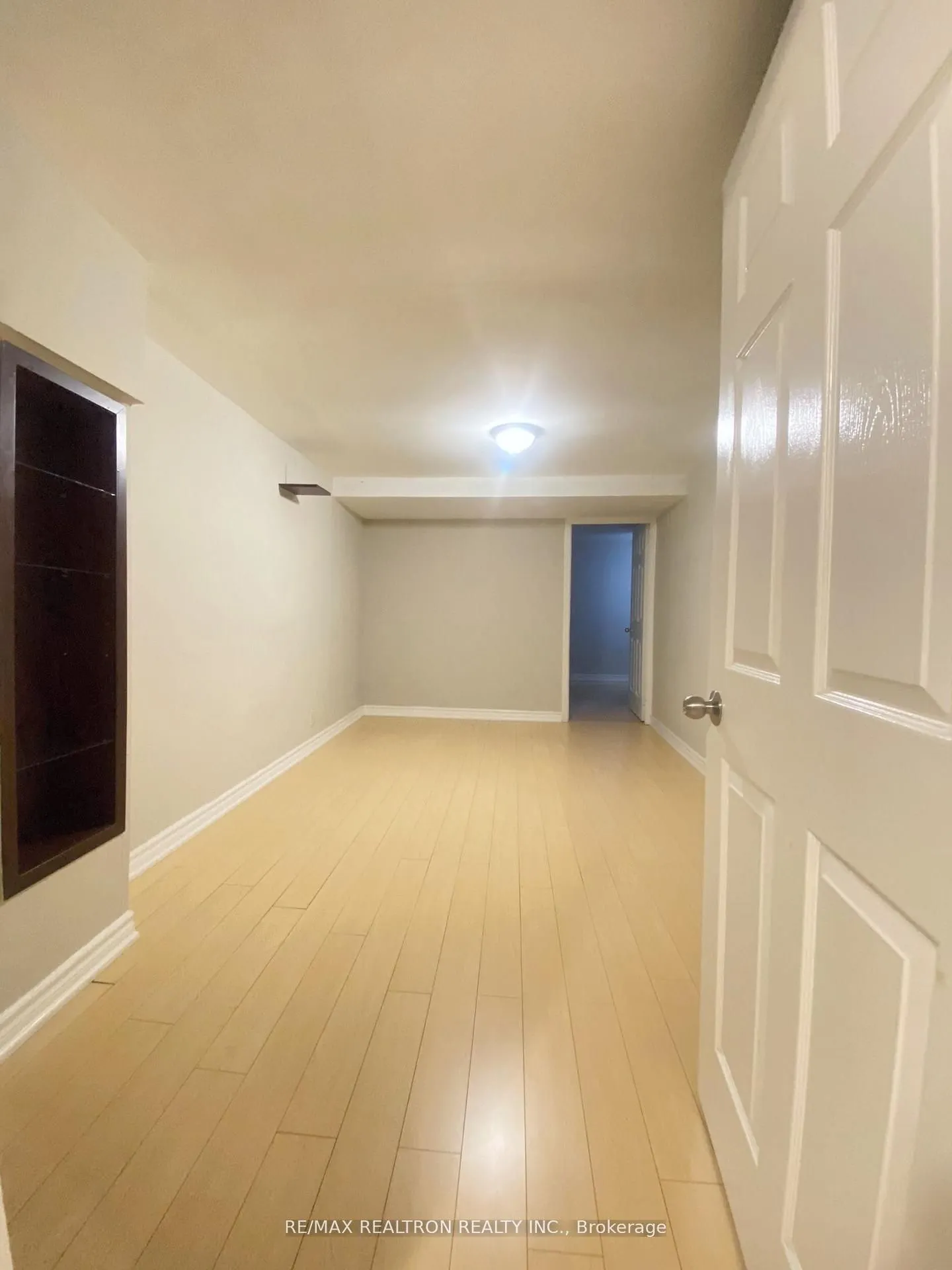208 Roxanne Crescent #Lower