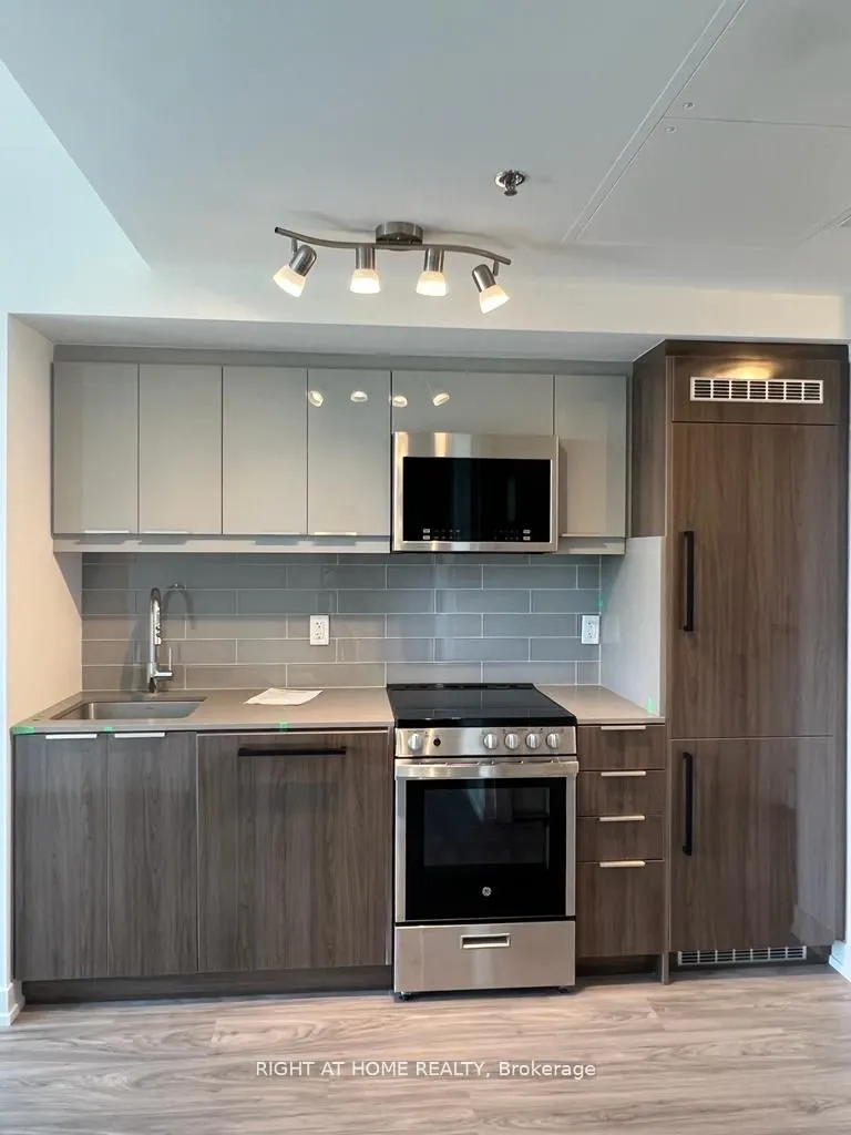90 GLEN EVEREST Road #1010