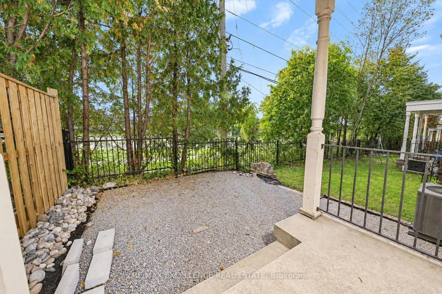 2371 Clearside Court