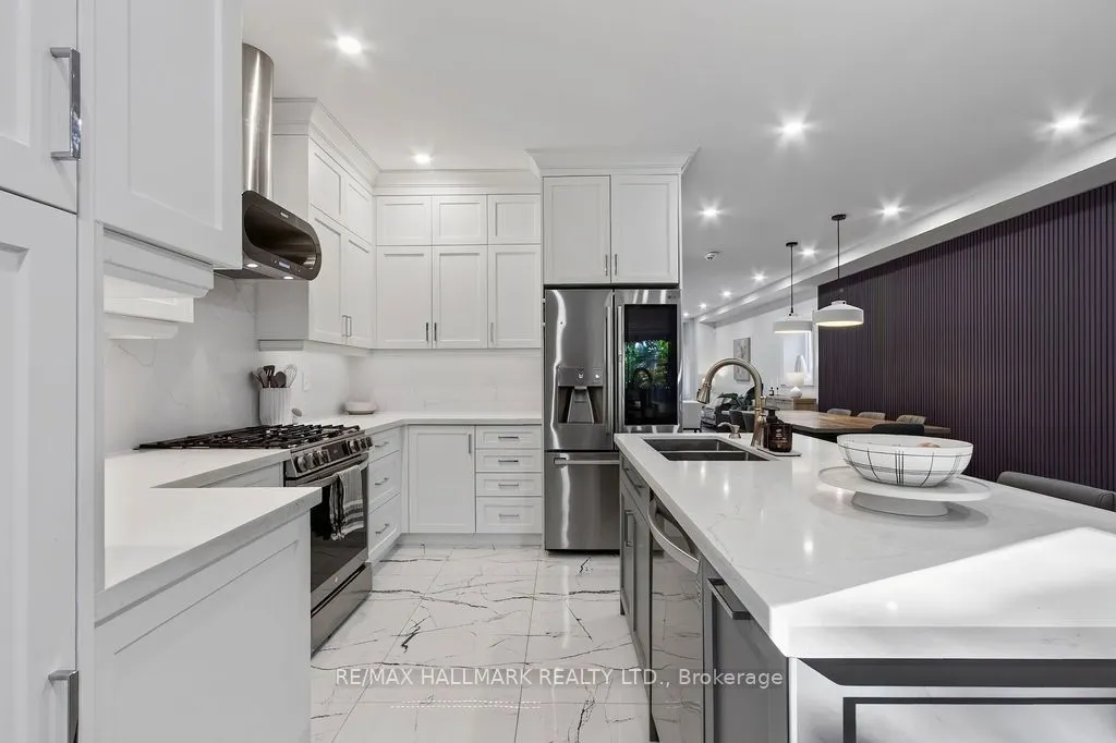 281 Warden Avenue