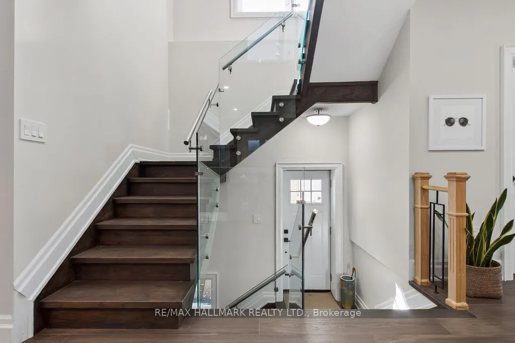 281 Warden Avenue