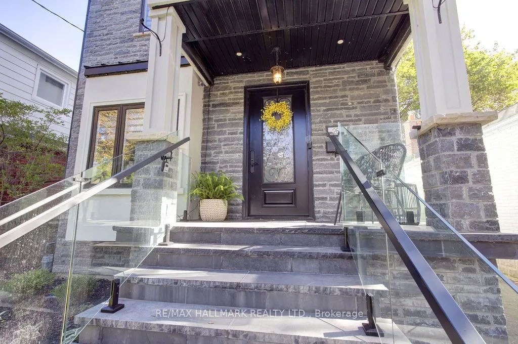 281 Warden Avenue