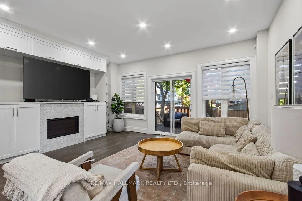 281 Warden Avenue