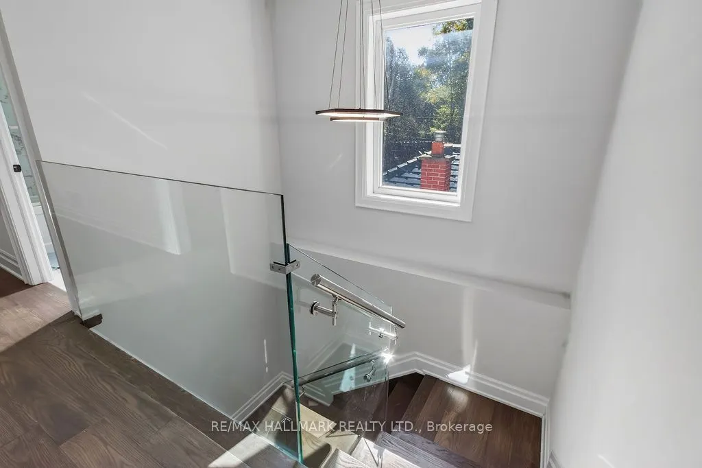 281 Warden Avenue