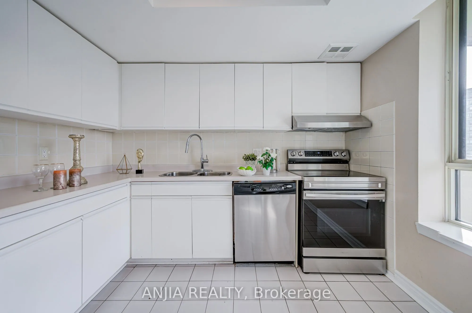 275 Bamburgh Circle #1107
