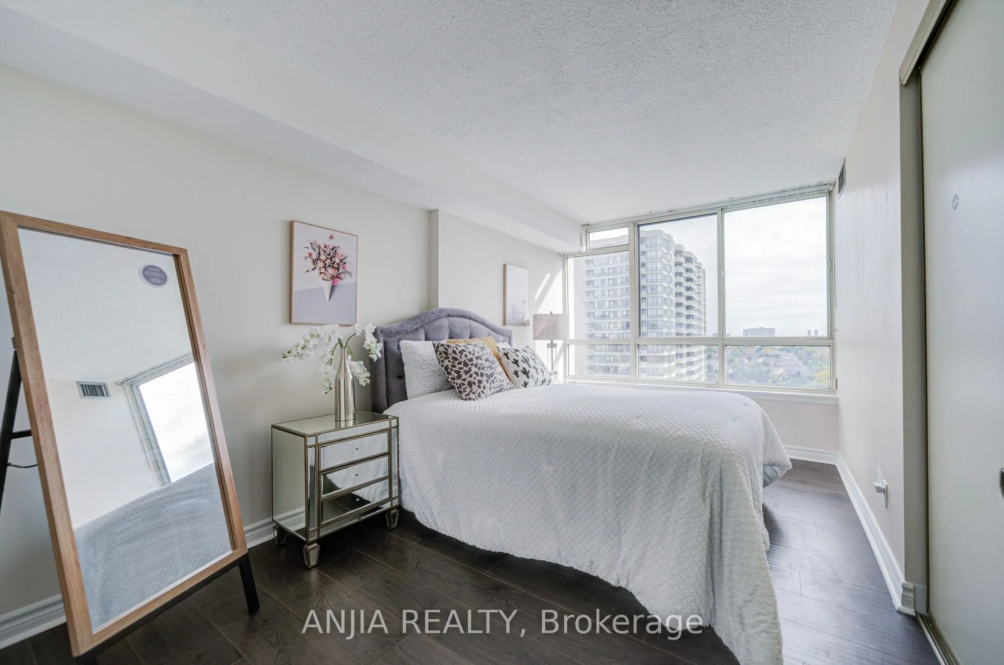 275 Bamburgh Circle #1107