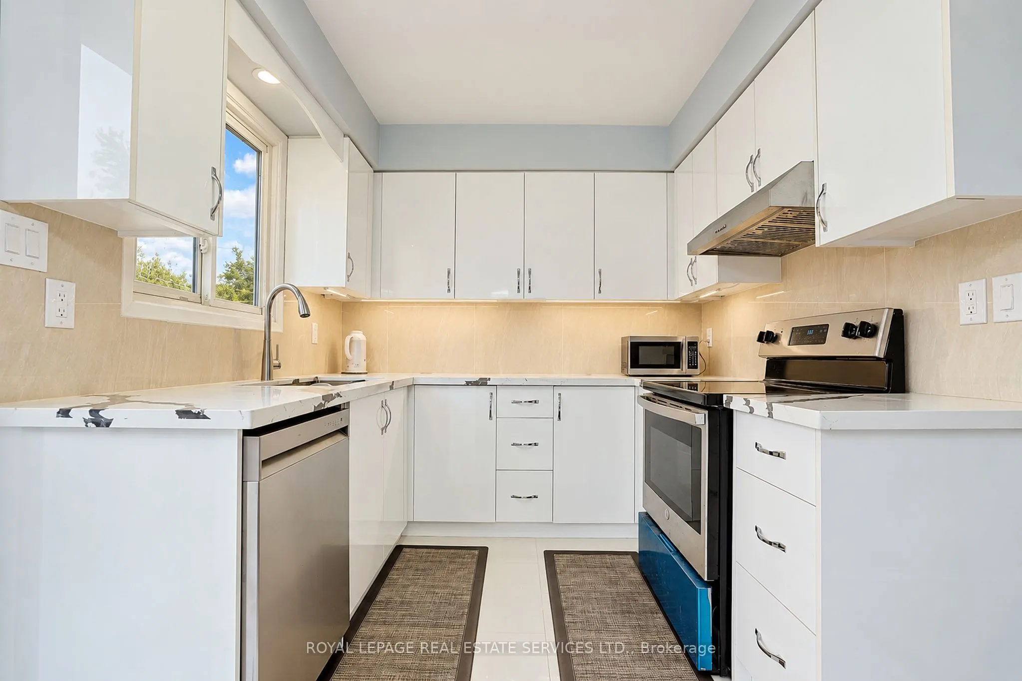 10 Reidmount Avenue #10