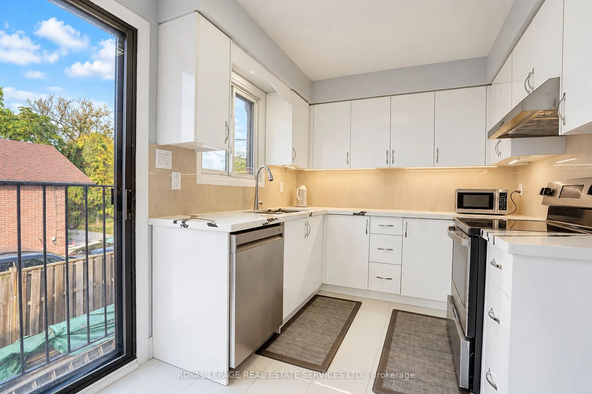 10 Reidmount Avenue #10
