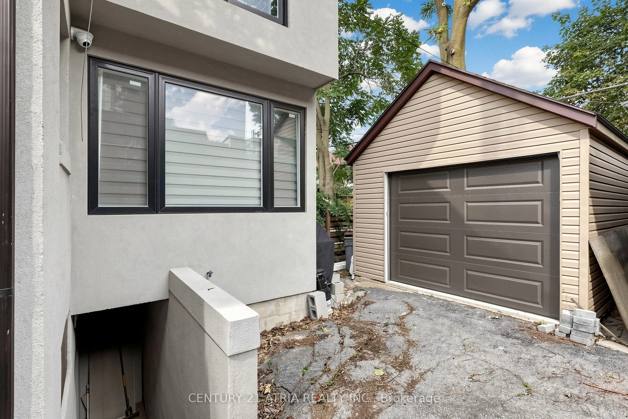 5 Bertmount Avenue