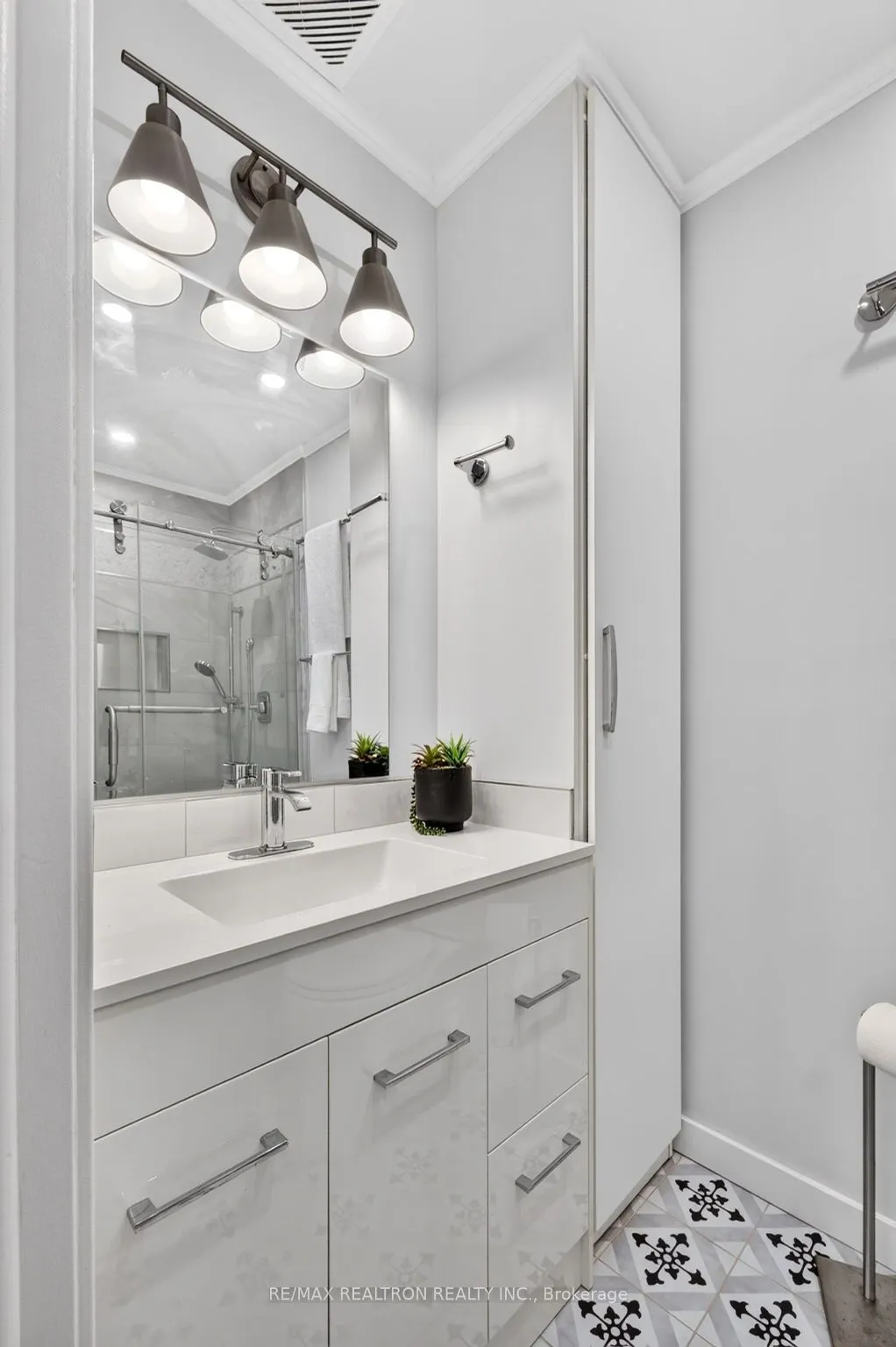 1185 Birchmount Road #5