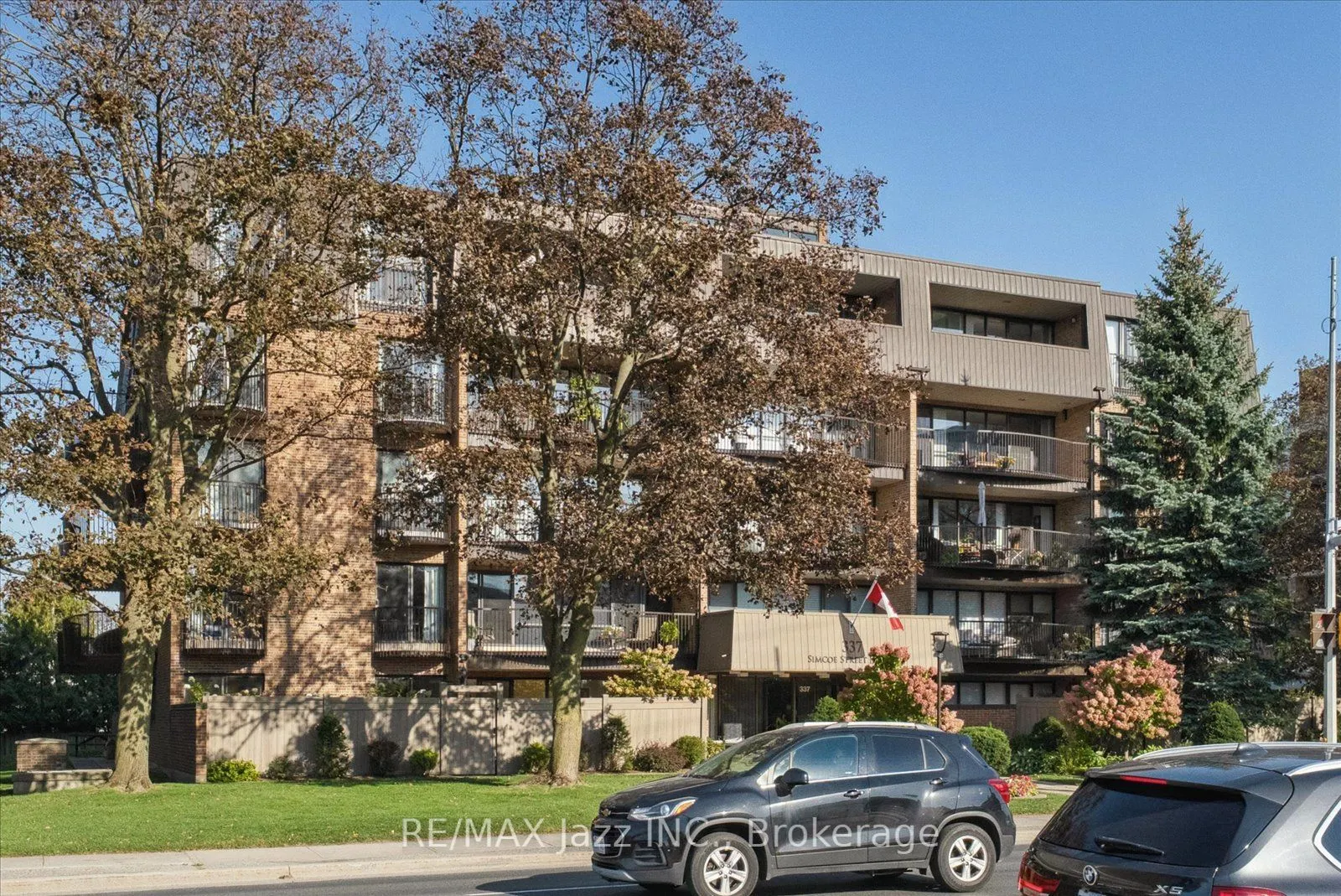 337 Simcoe Street N #405