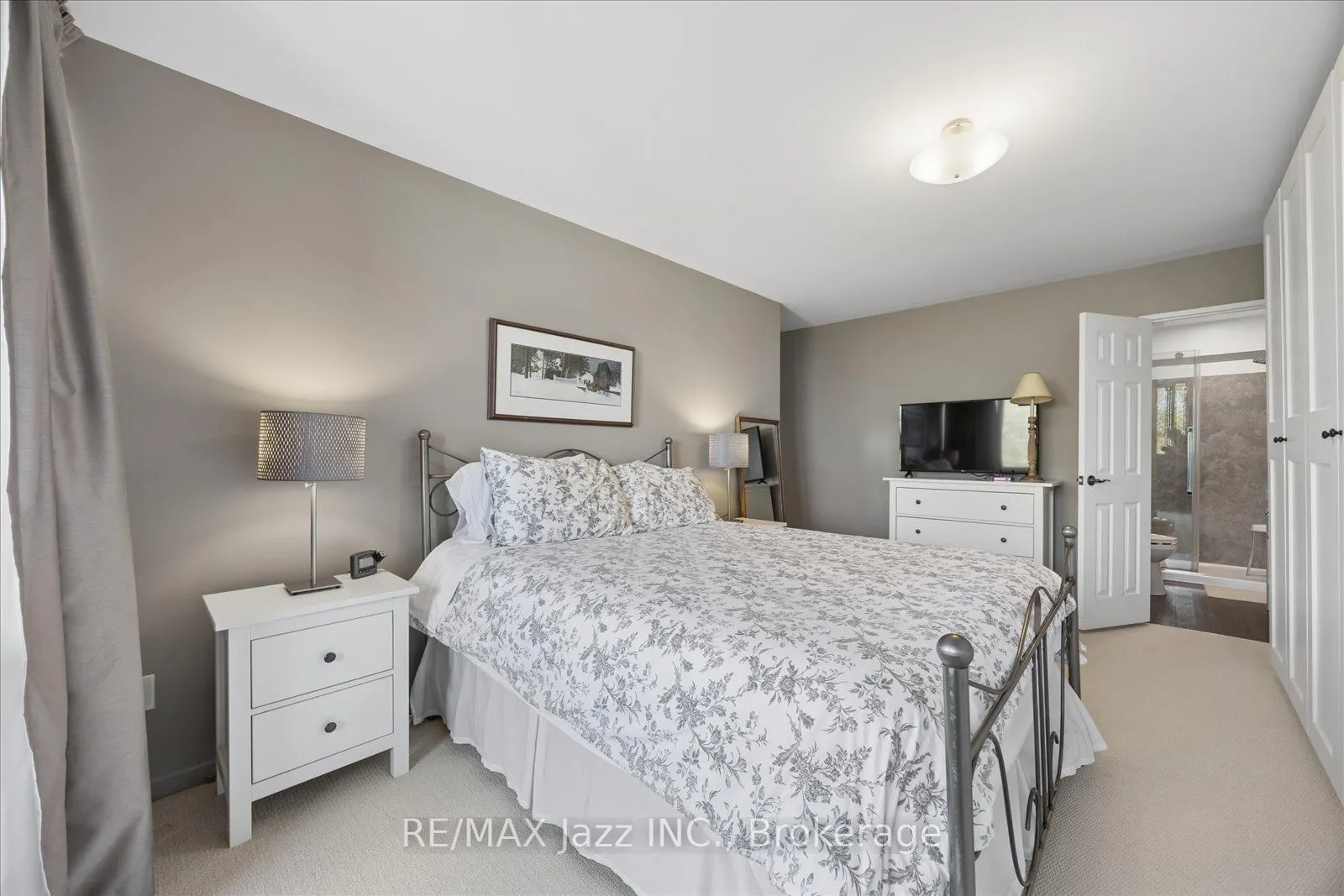 337 Simcoe Street N #405