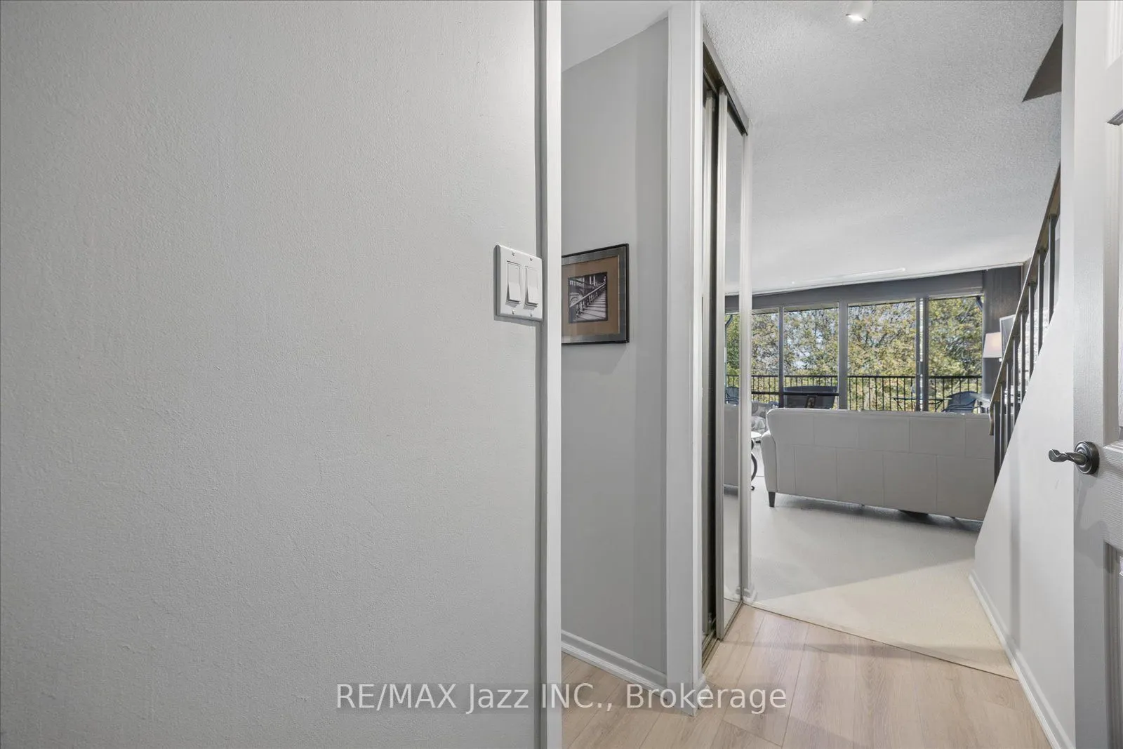 337 Simcoe Street N #405