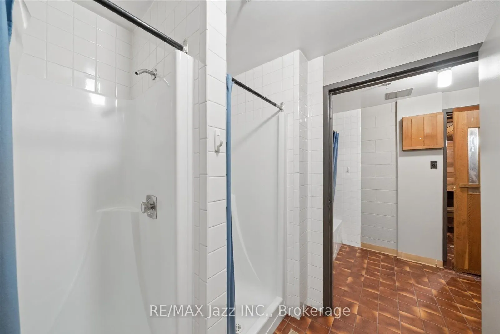 337 Simcoe Street N #405
