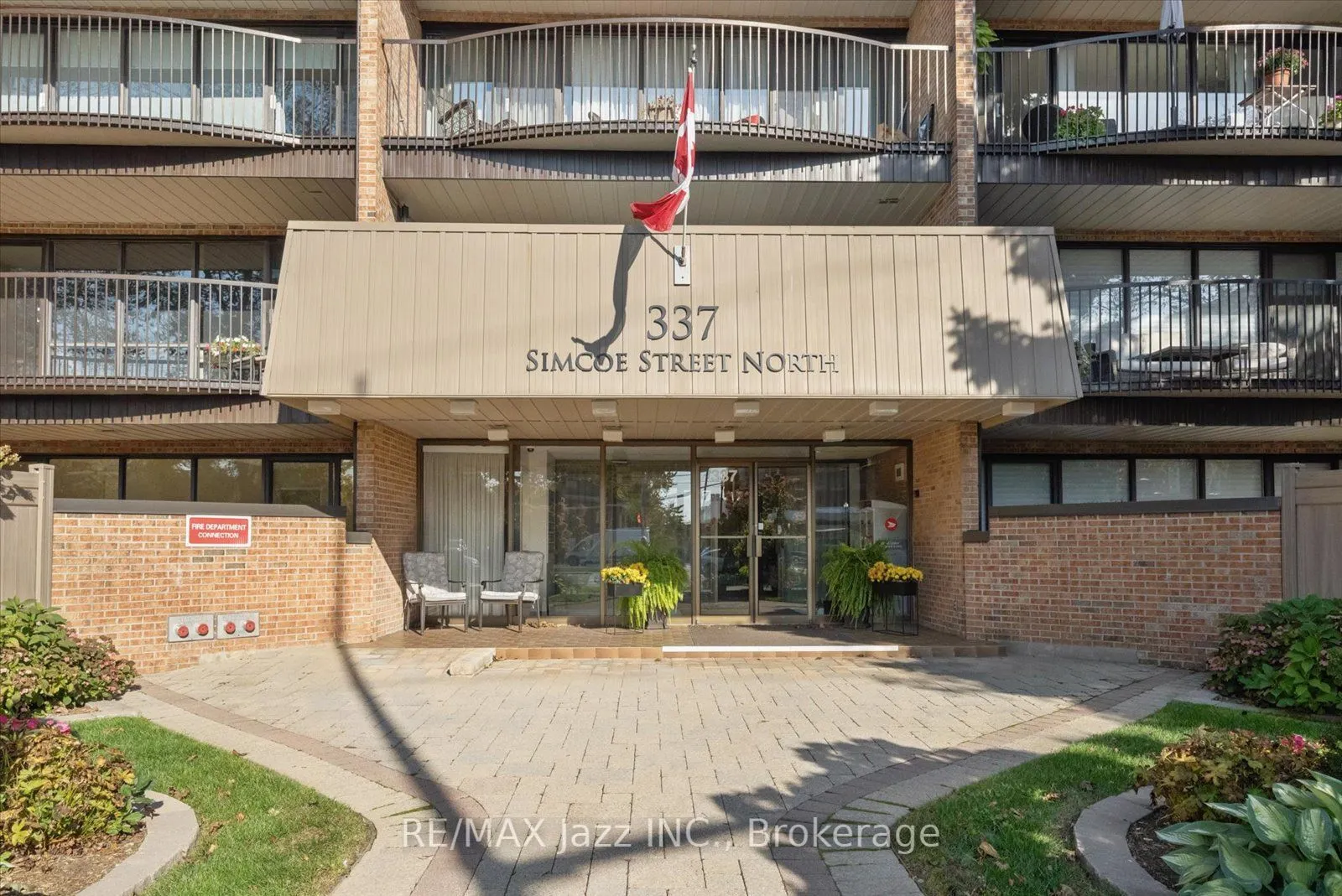 337 Simcoe Street N #405