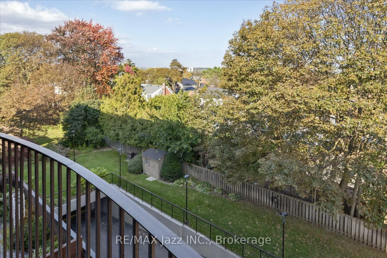 337 Simcoe Street N #405