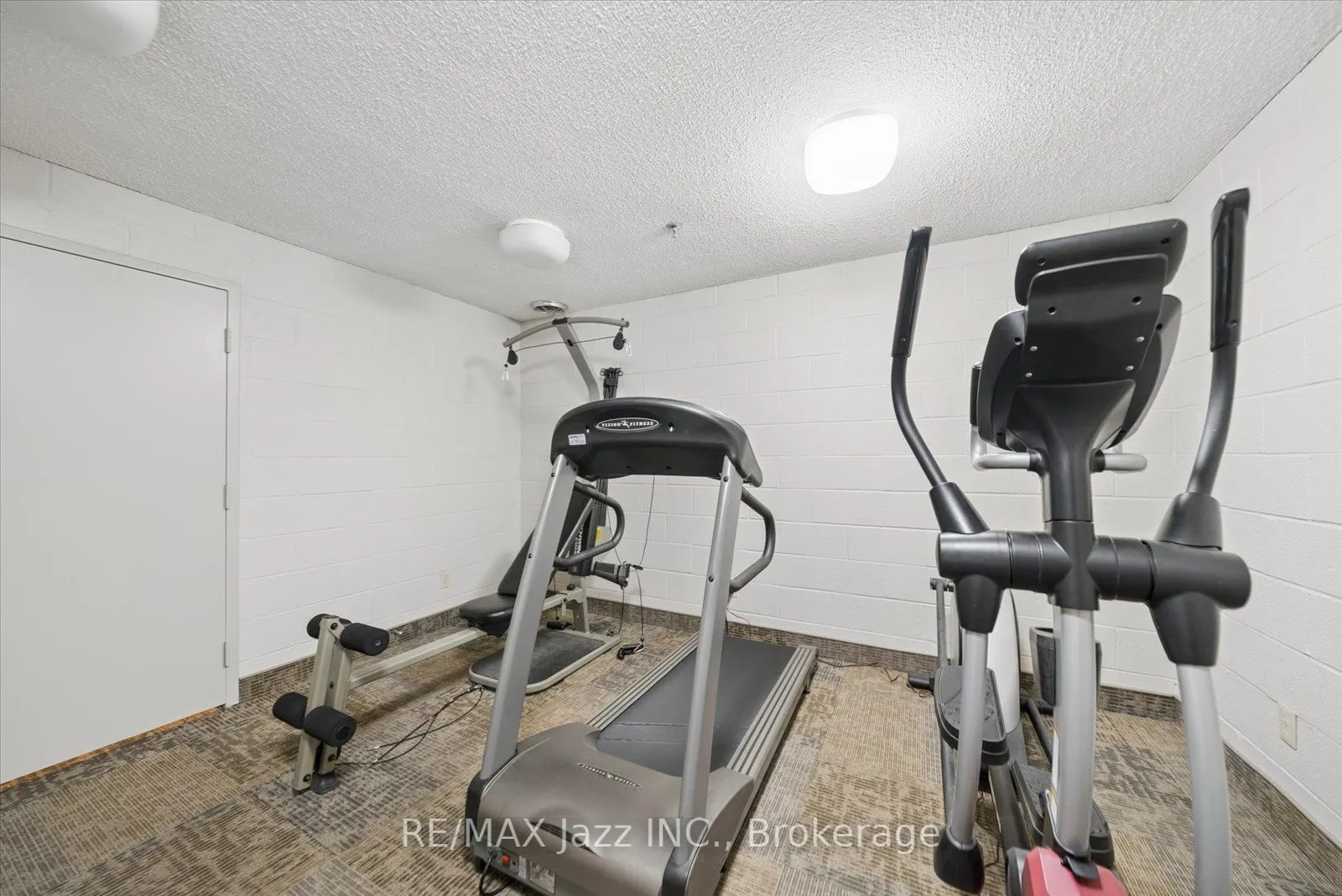 337 Simcoe Street N #405