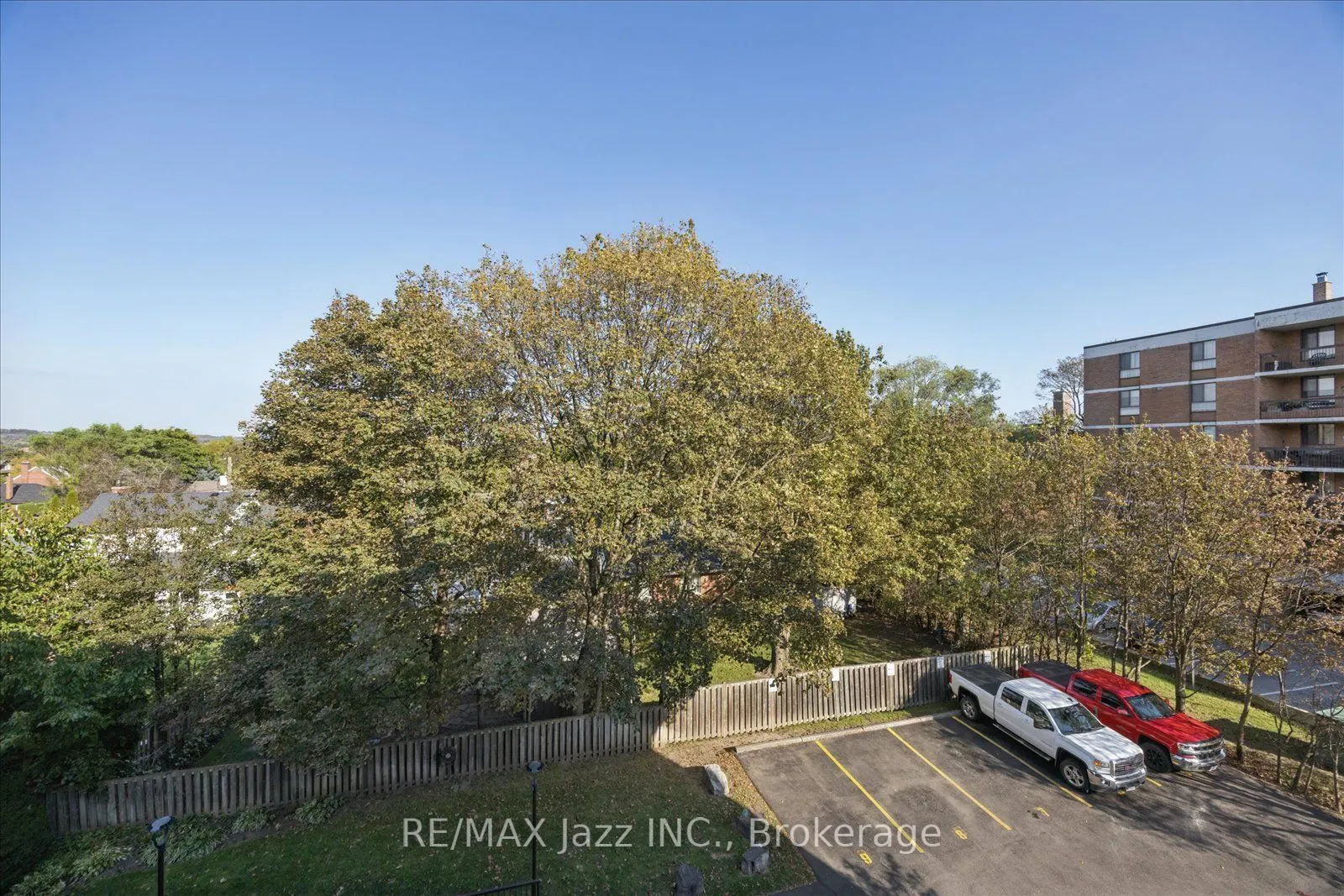 337 Simcoe Street N #405