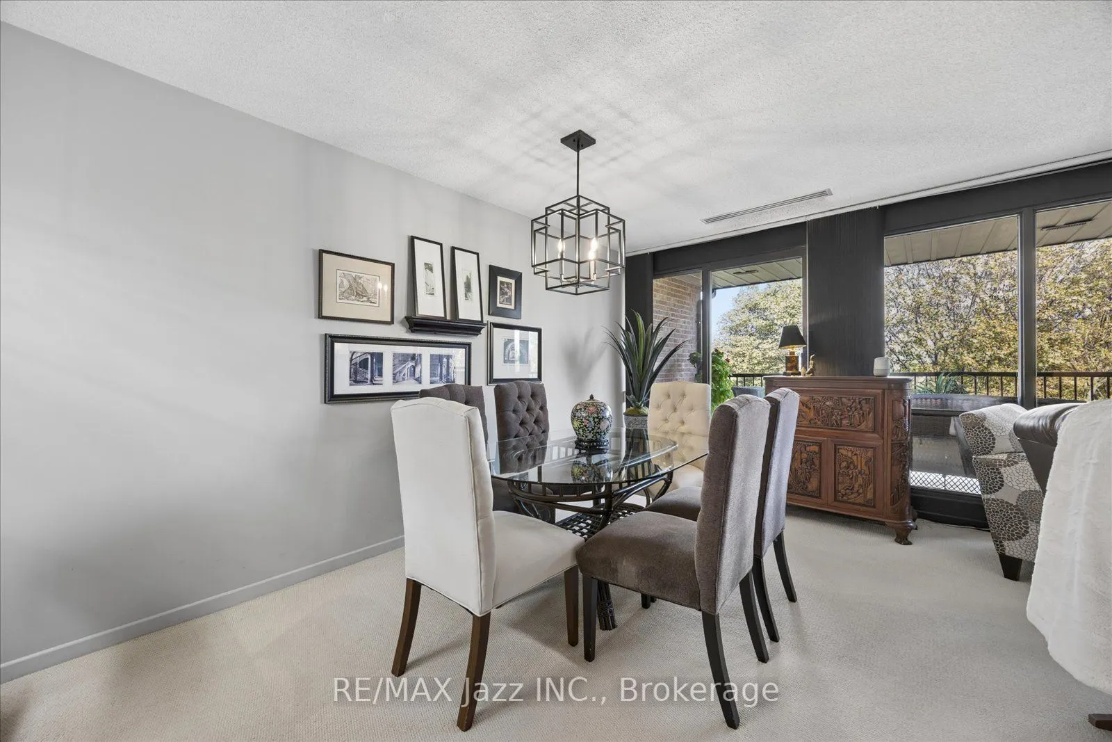337 Simcoe Street N #405
