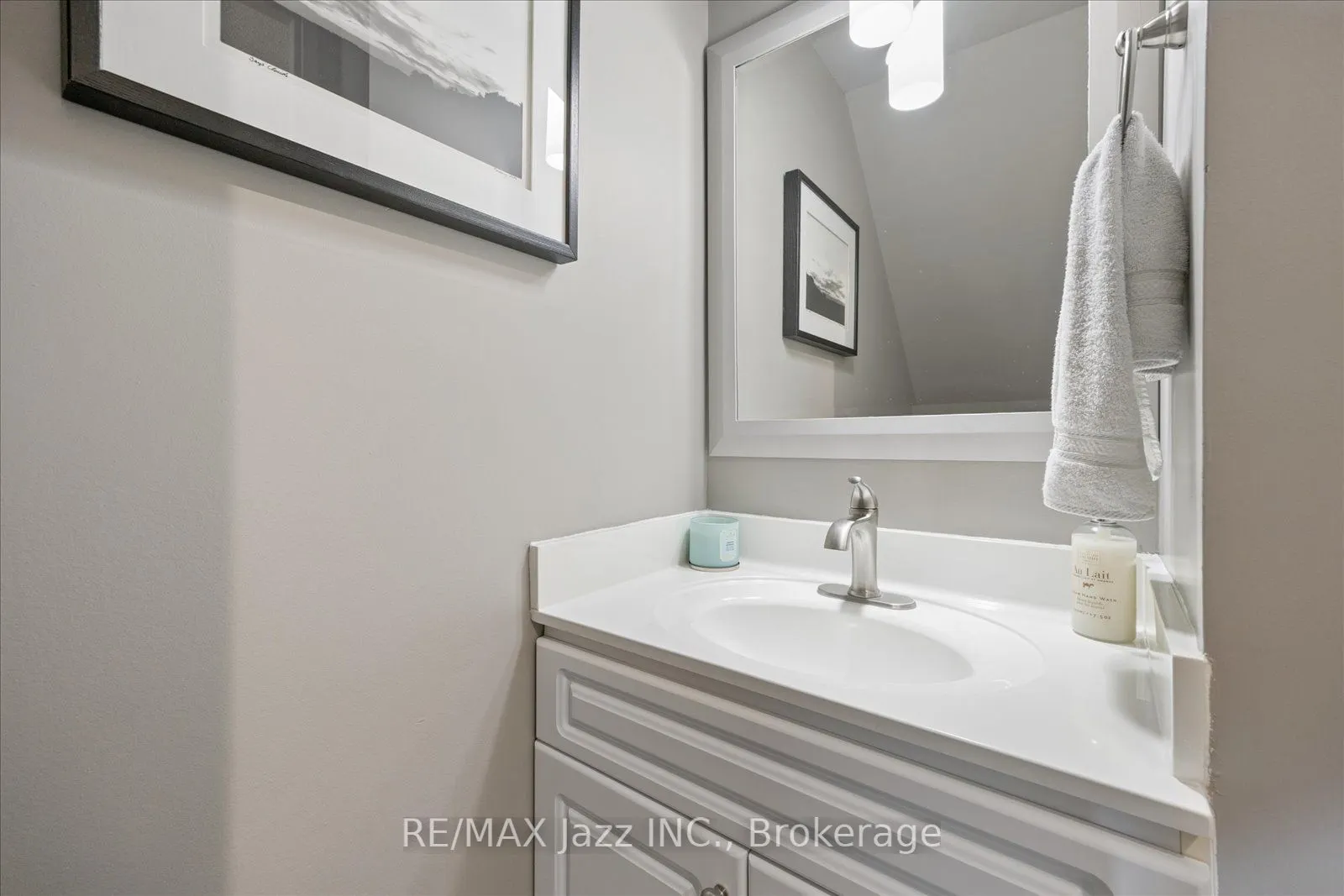 337 Simcoe Street N #405