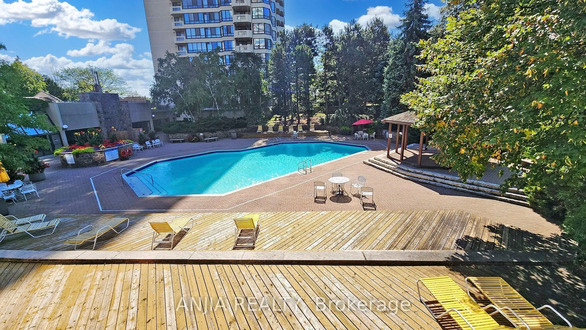 -275 Bamburgh Circle #1107