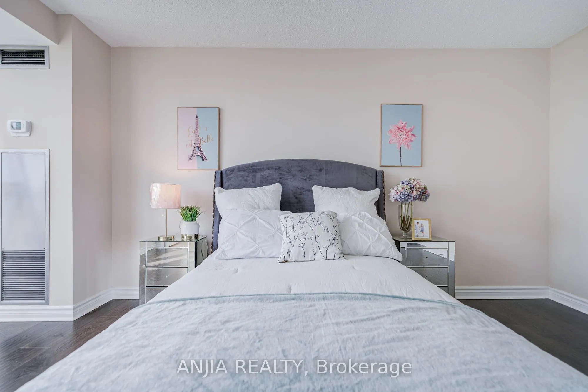 -275 Bamburgh Circle #1107