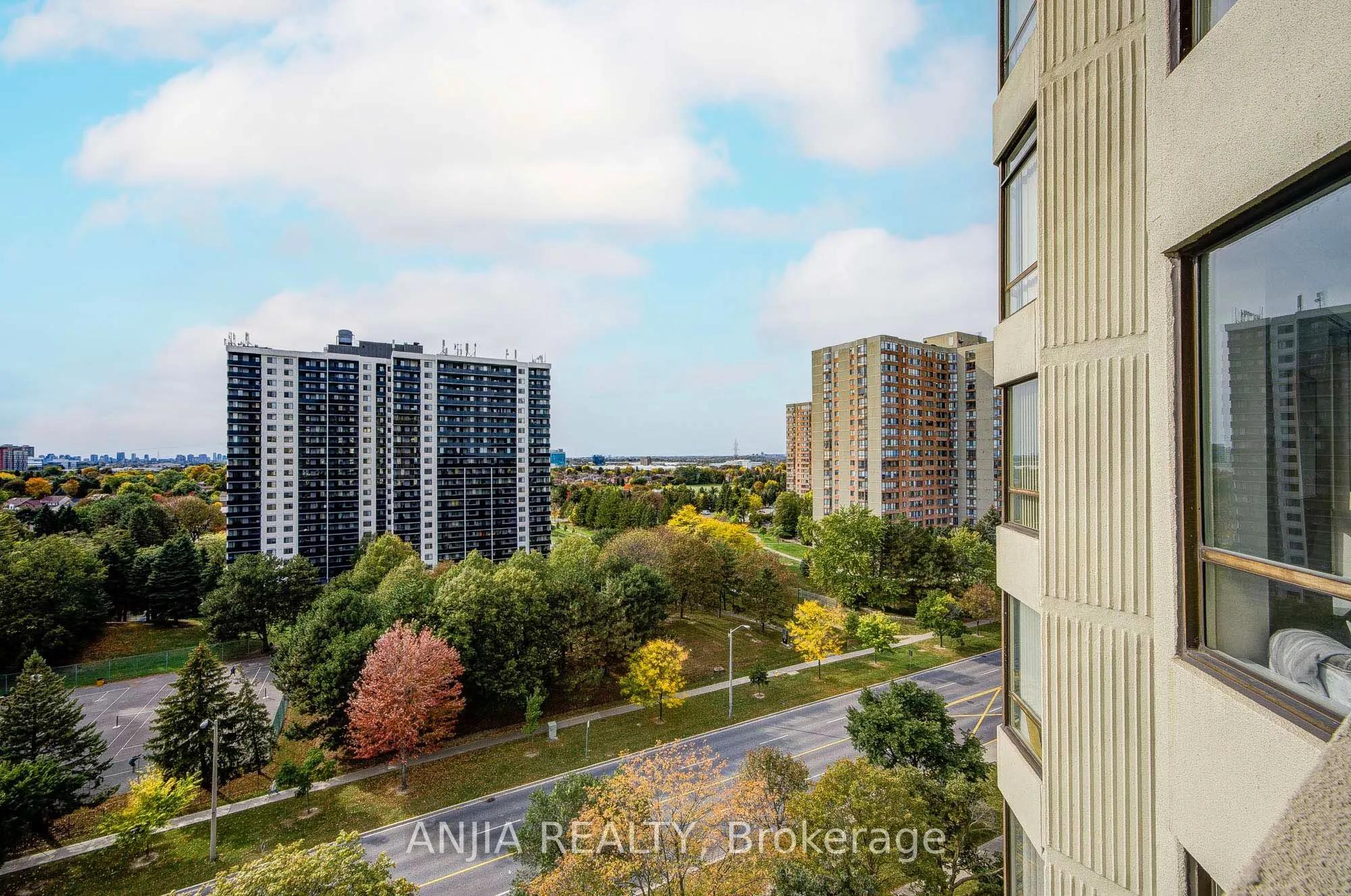 -275 Bamburgh Circle #1107