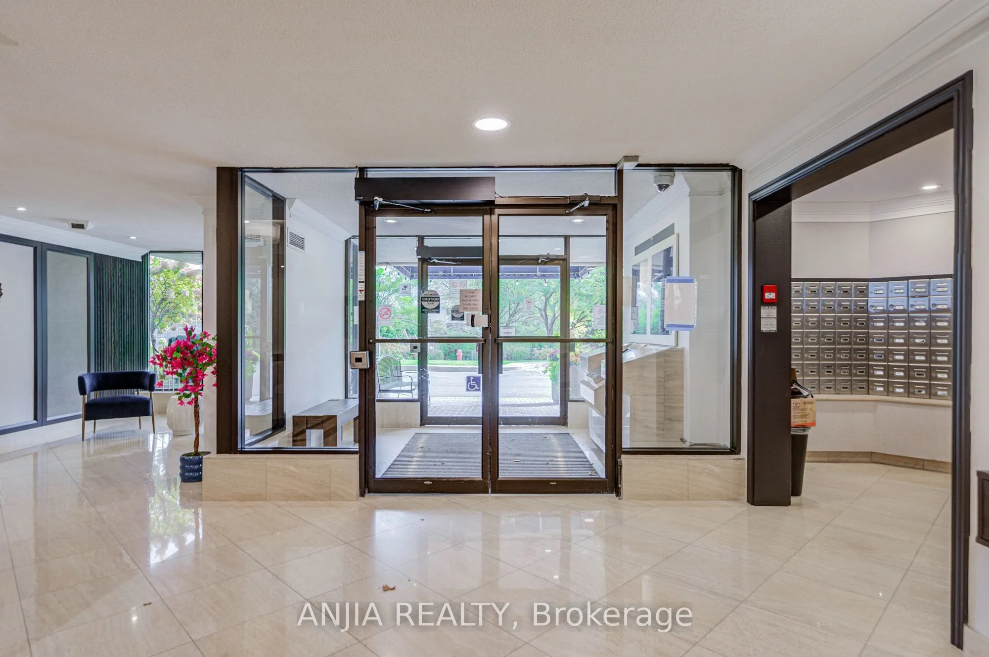 -275 Bamburgh Circle #1107