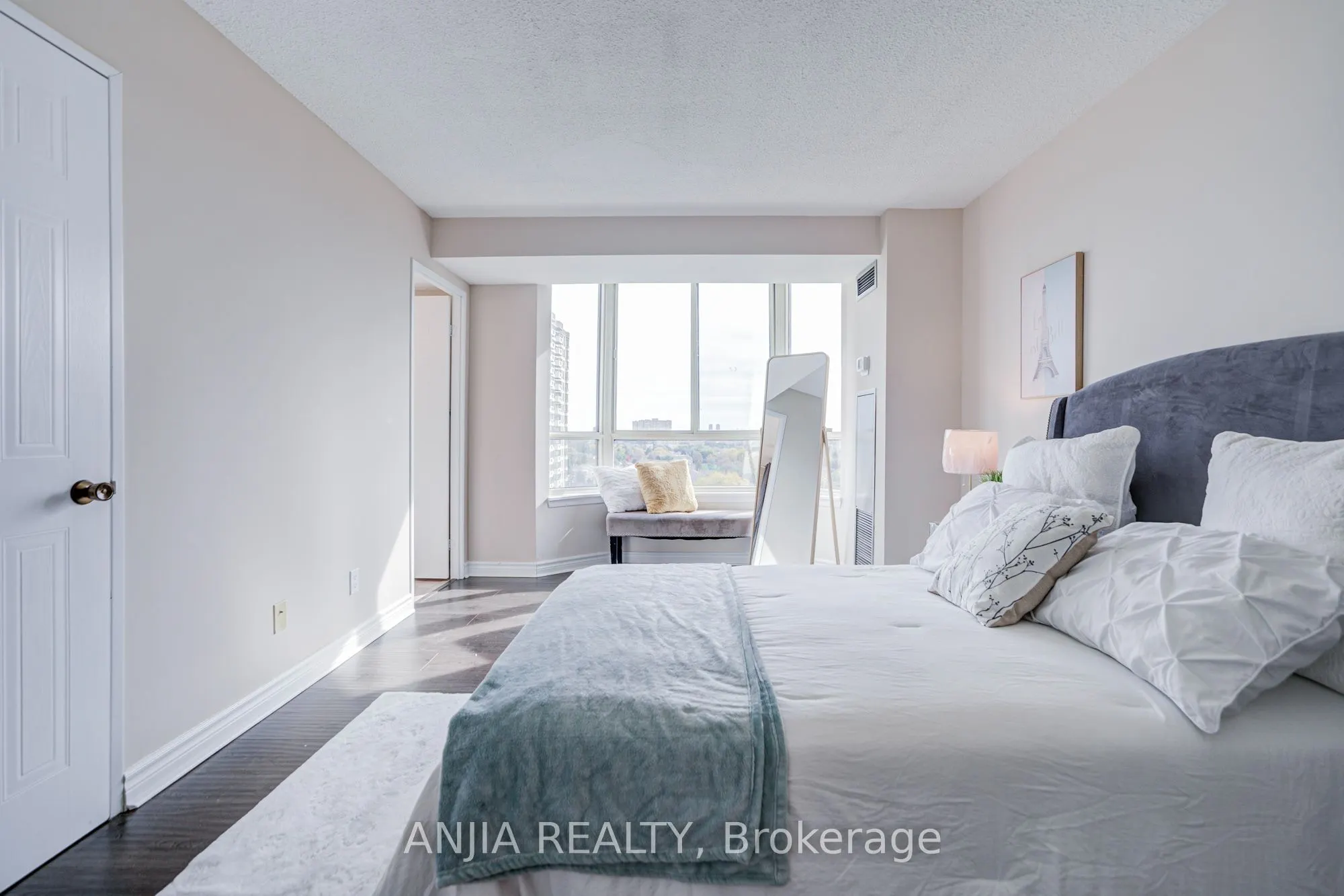 -275 Bamburgh Circle #1107