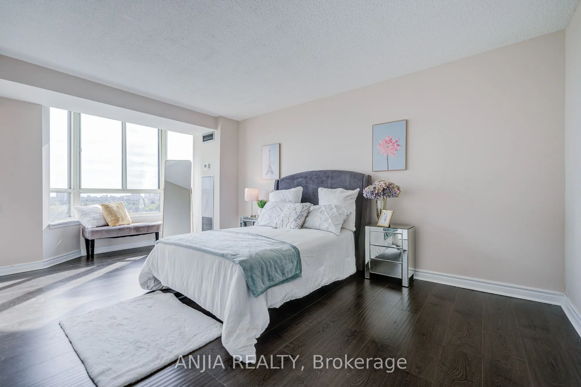 -275 Bamburgh Circle #1107