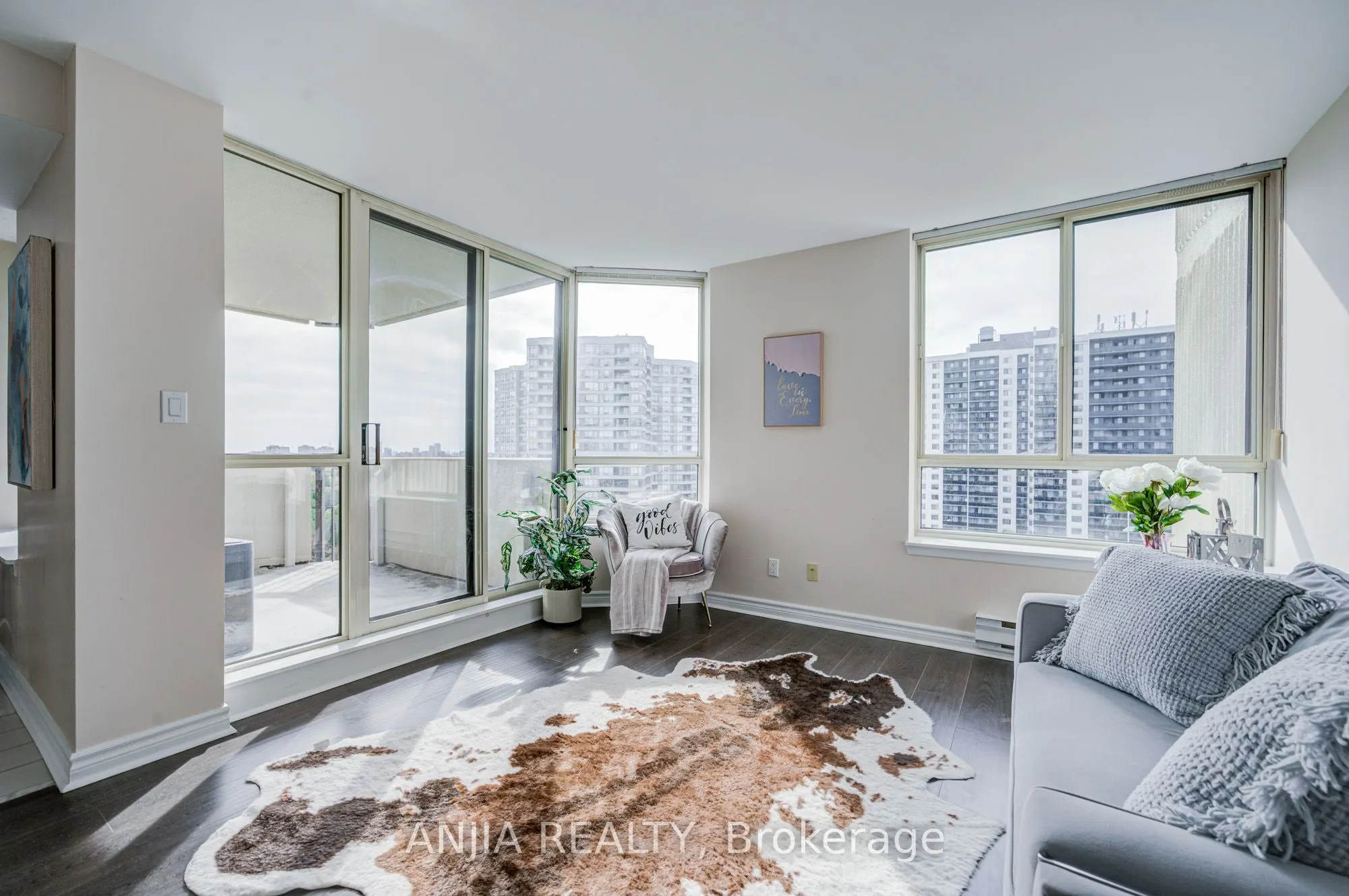 -275 Bamburgh Circle #1107