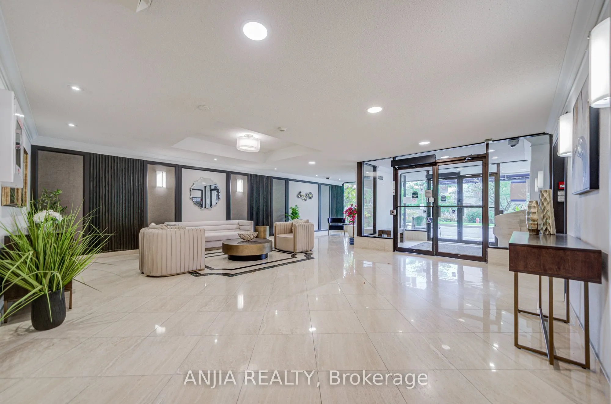 -275 Bamburgh Circle #1107