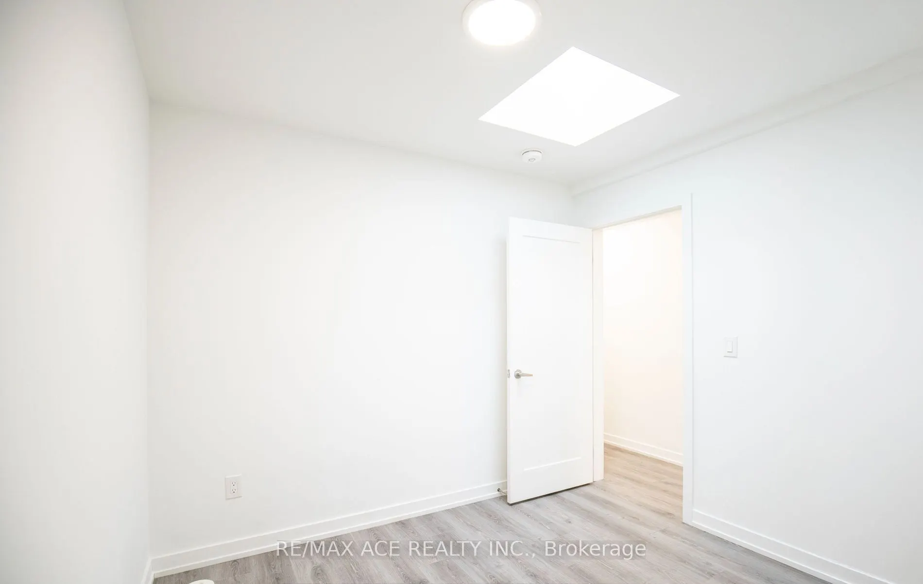 3686 St Clair Avenue E #105