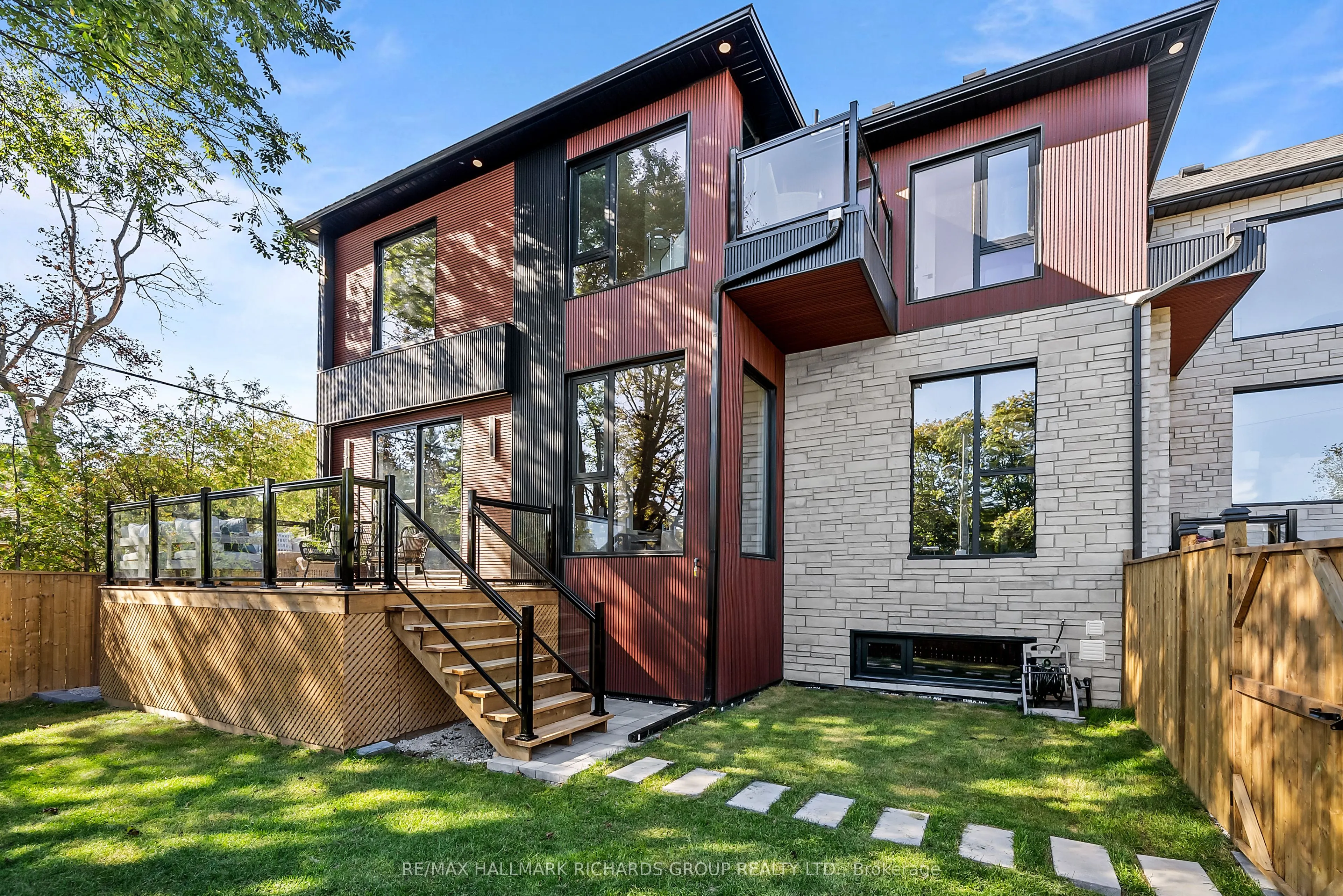 44 Sunnypoint Crescent