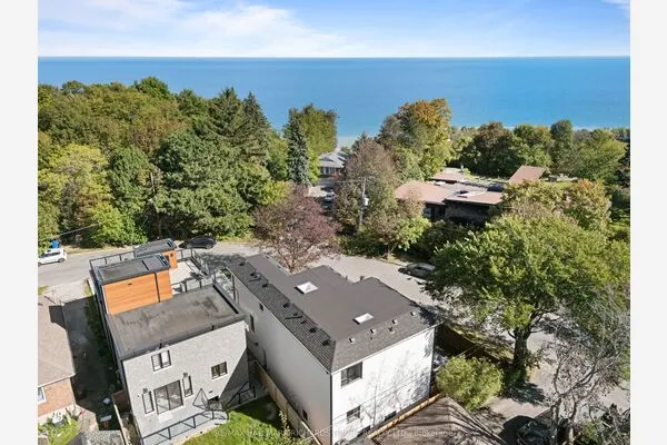 44 Sunnypoint Crescent