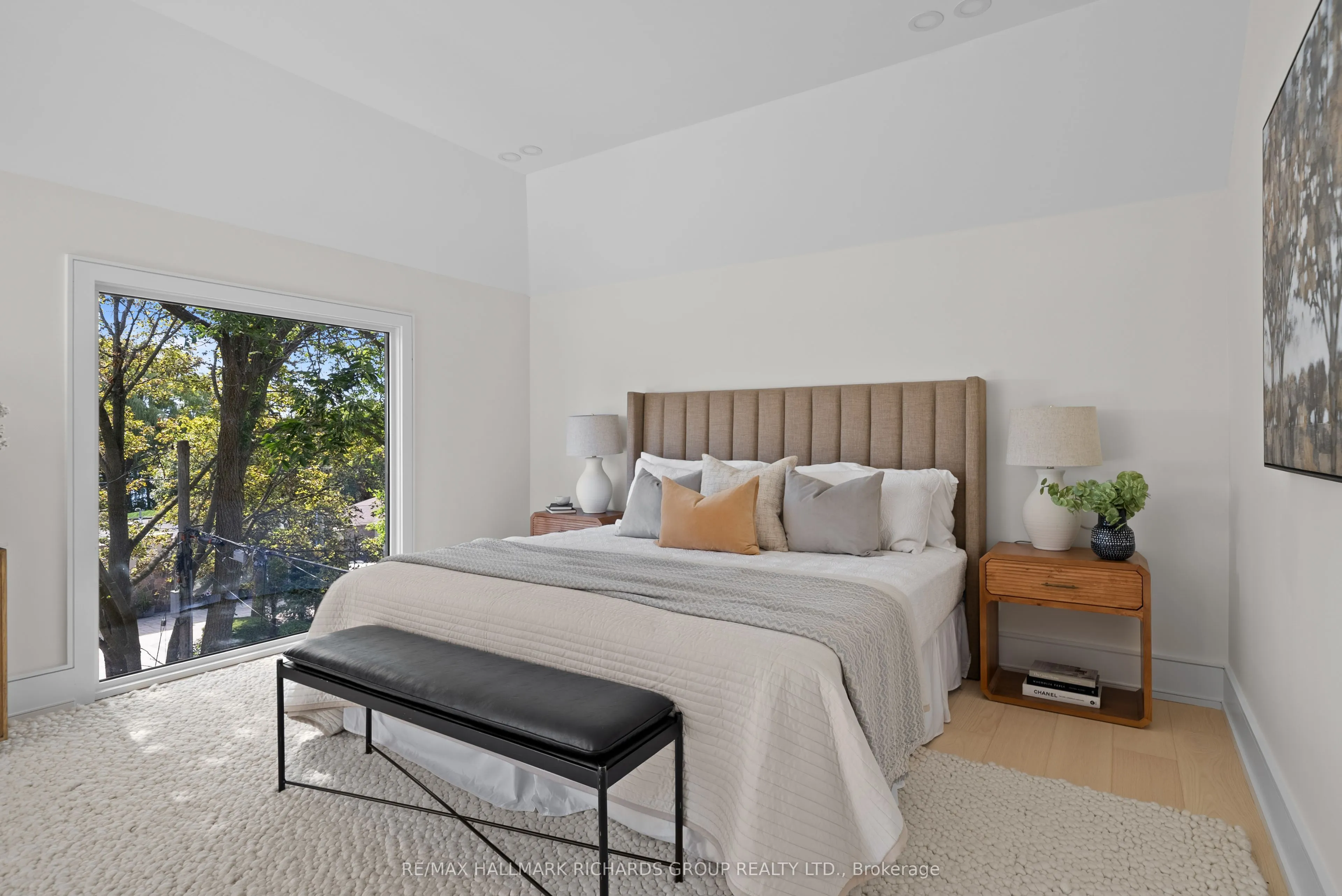 44 Sunnypoint Crescent