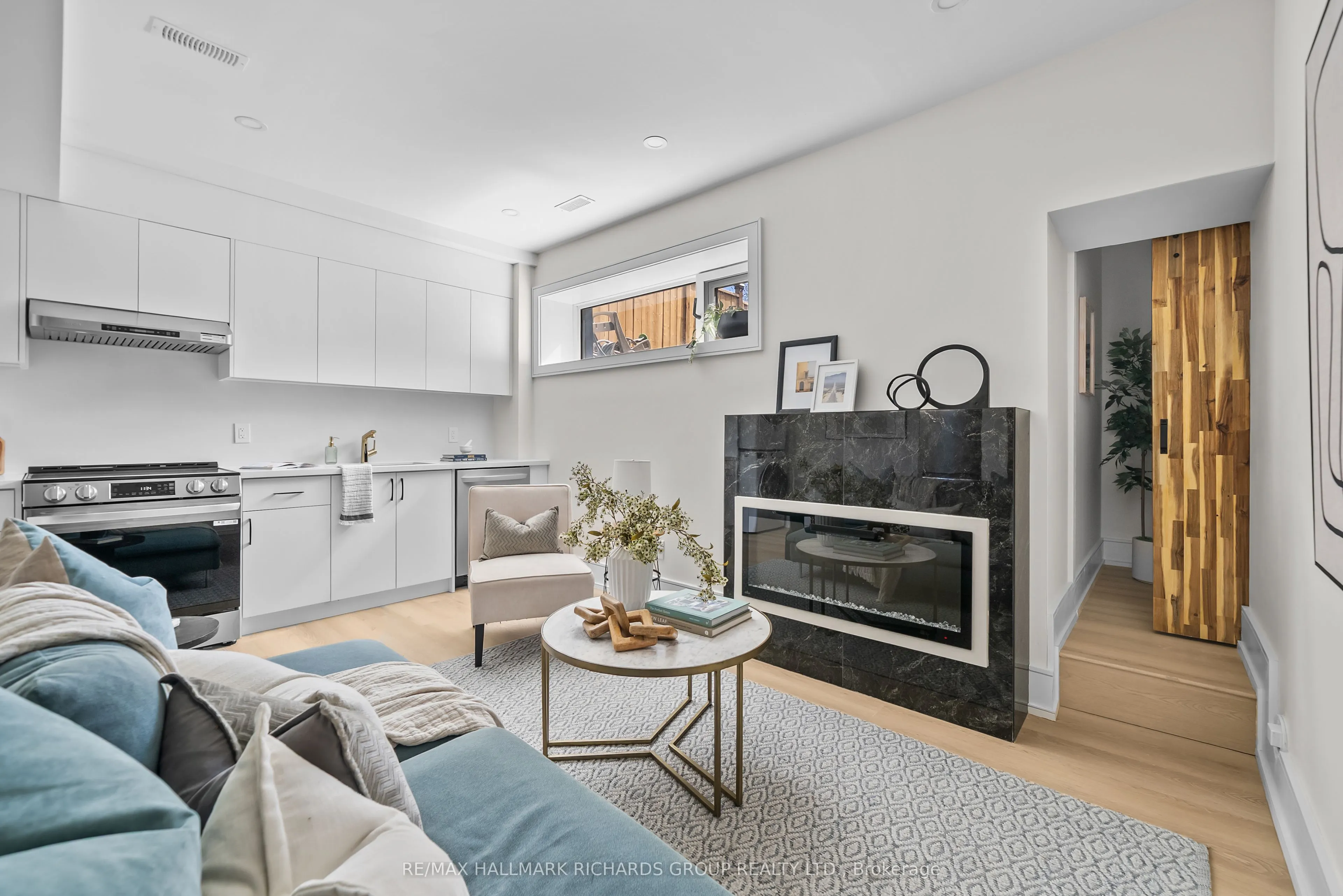 44 Sunnypoint Crescent